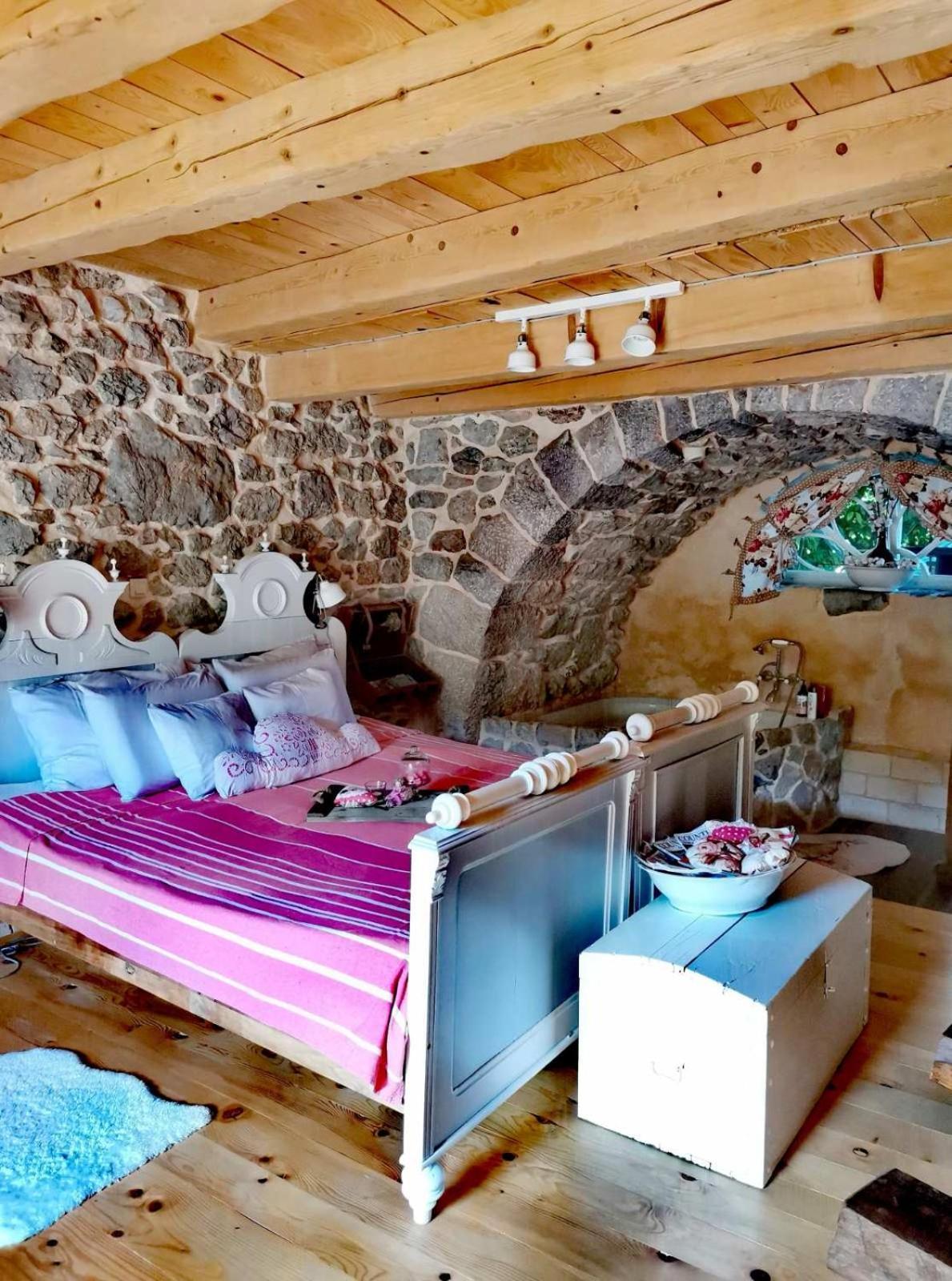 Villa Festina Lente - Cosy & Authentic Villa With Private Heated Pool Dobrinj Exterior foto