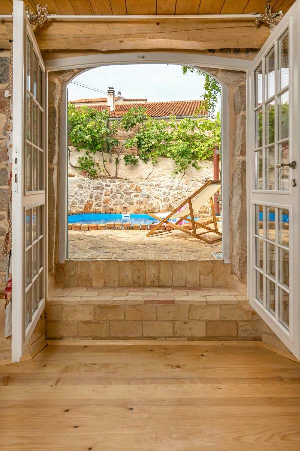 Villa Festina Lente - Cosy & Authentic Villa With Private Heated Pool Dobrinj Exterior foto